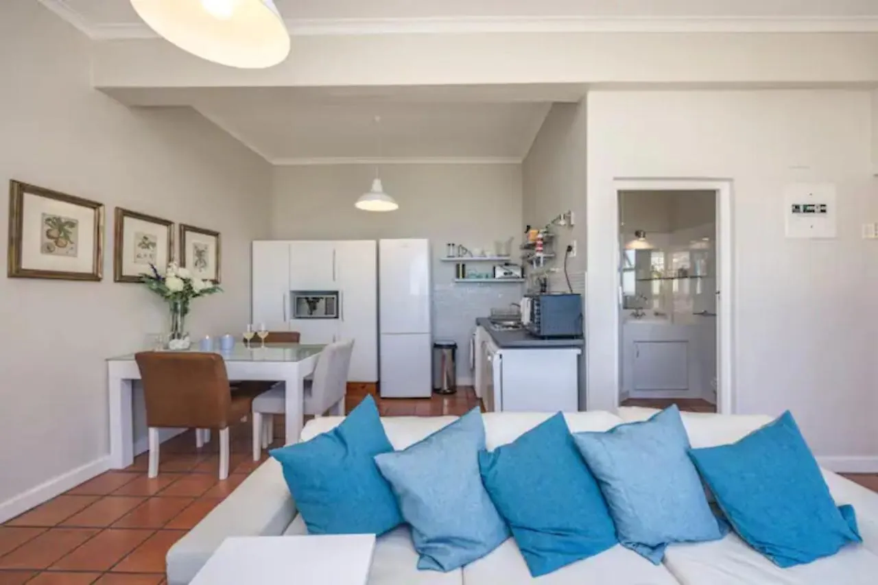 Quaint Cottage In Clifton Cape Town 0*,