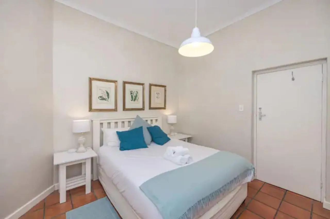 Quaint Cottage In Clifton Cape Town 0*,